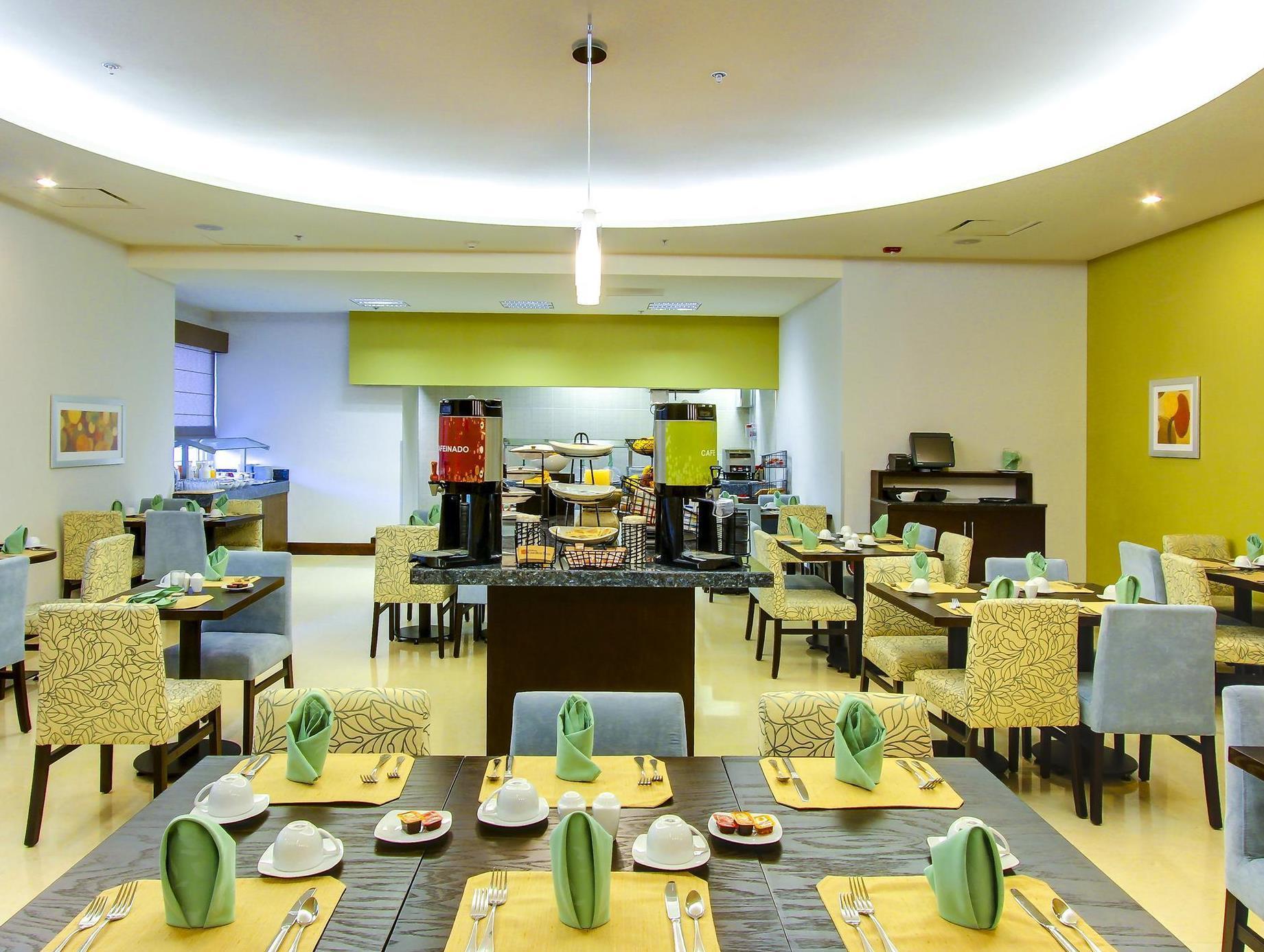 Hilton Garden Inn Керетаро Экстерьер фото