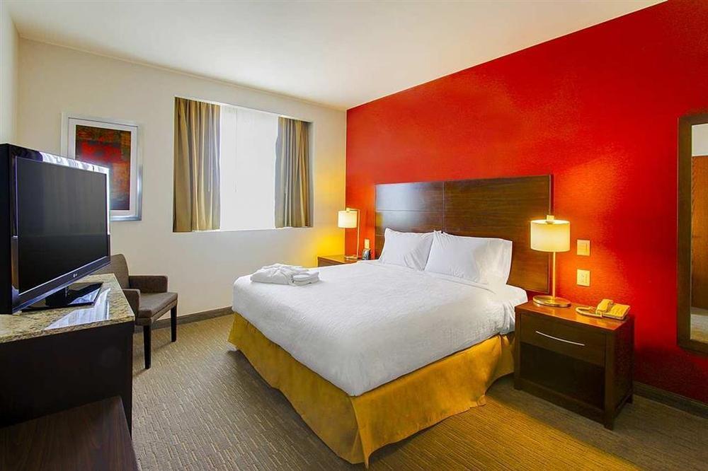 Hilton Garden Inn Керетаро Номер фото