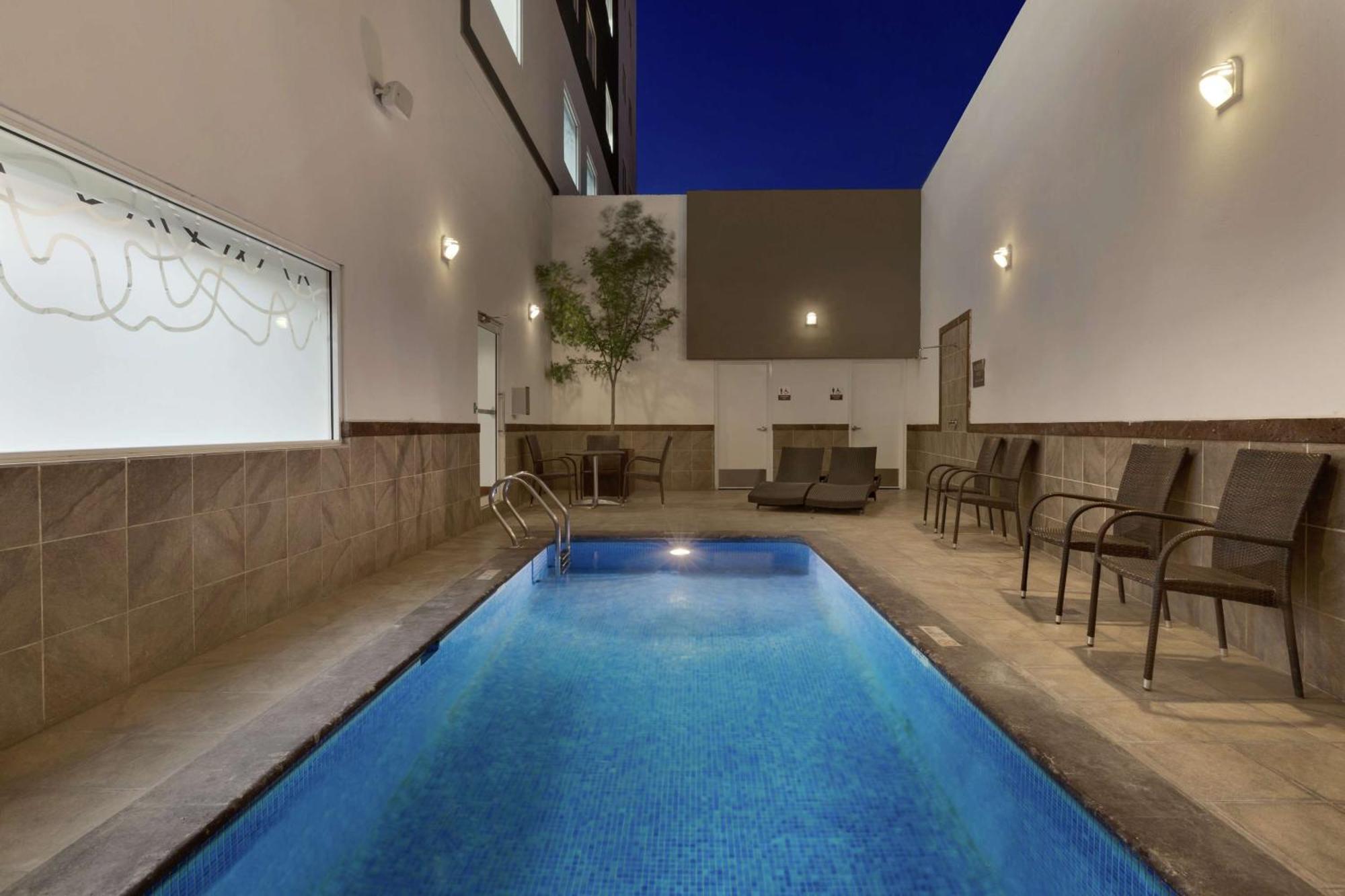 Hilton Garden Inn Керетаро Экстерьер фото