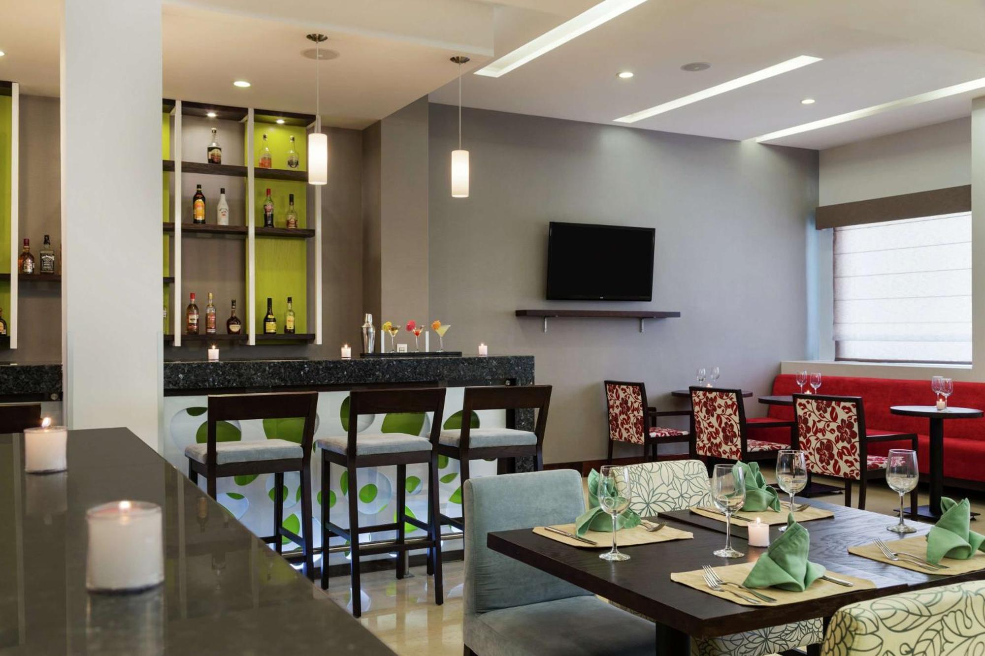 Hilton Garden Inn Керетаро Экстерьер фото
