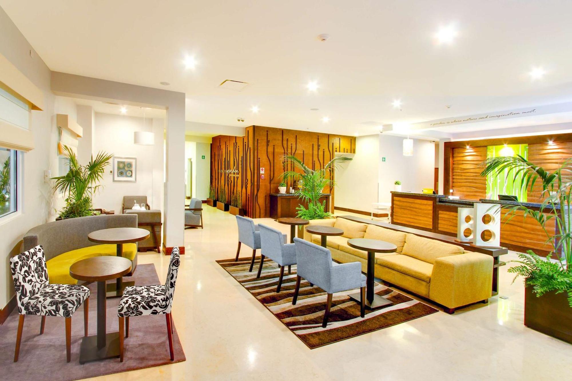 Hilton Garden Inn Керетаро Экстерьер фото
